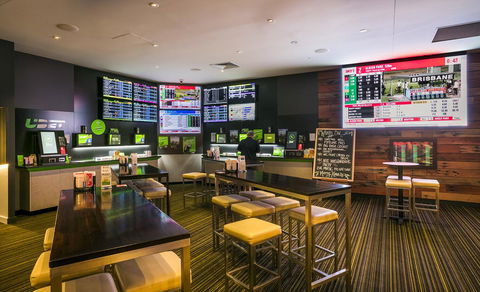 Nightcap At Kawana Waters Hotel - Accommodation 4U 9