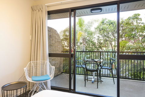 Nightcap At Kawana Waters Hotel - Accommodation 4U 30