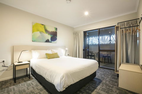 Nightcap At Kawana Waters Hotel - Accommodation 4U 41