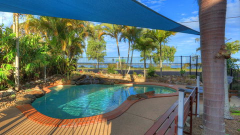 Dolphin Waters - Accommodation 4U 15