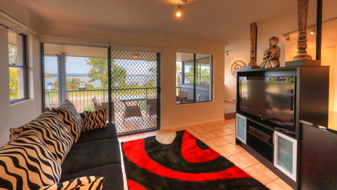 Dolphin Waters - Accommodation 4U 7