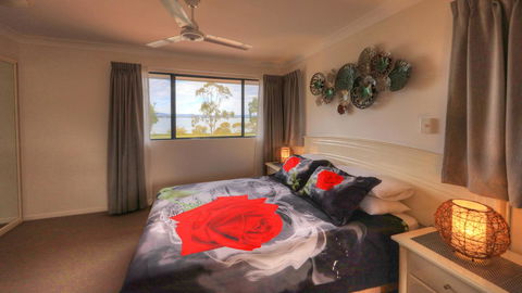Dolphin Waters - Accommodation 4U 4
