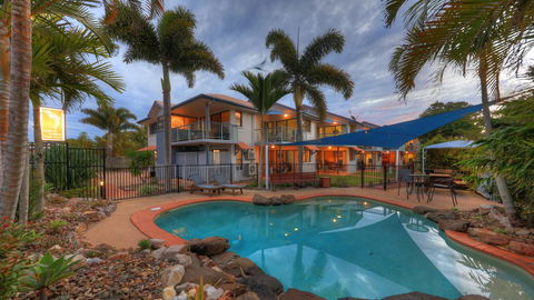 Dolphin Waters - Accommodation 4U 17