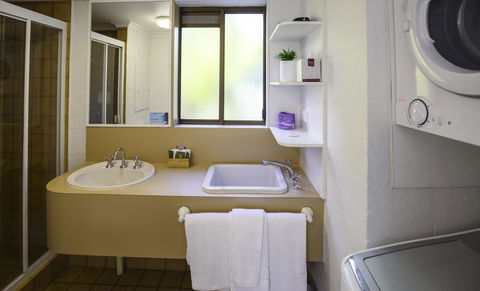 Ocean Breeze Resort - Accommodation 4U 34