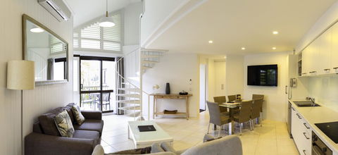 Ocean Breeze Resort - Accommodation 4U 32