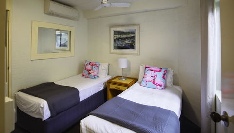 Ocean Breeze Resort - Accommodation 4U 40