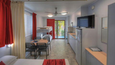 Alex Beach Cabins And Tourist Park - Accommodation 4U 33