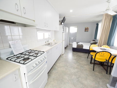 Alex Beach Cabins And Tourist Park - Accommodation 4U 29