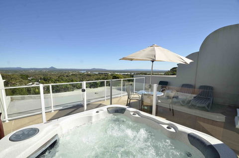 Noosa Hill Resort - Accommodation 4U 1