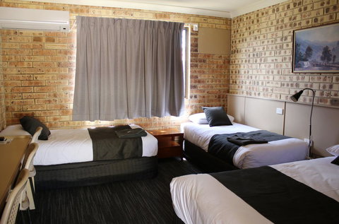 Clermont Country Motor Inn - Accommodation 4U 7