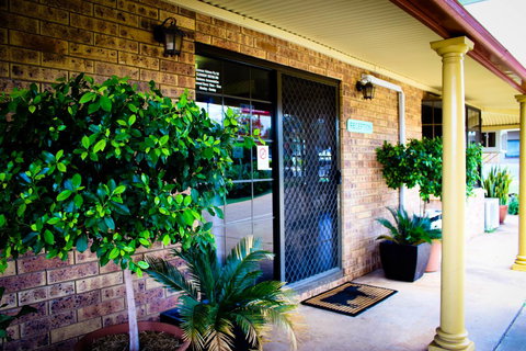 Clermont Country Motor Inn - Accommodation 4U 1