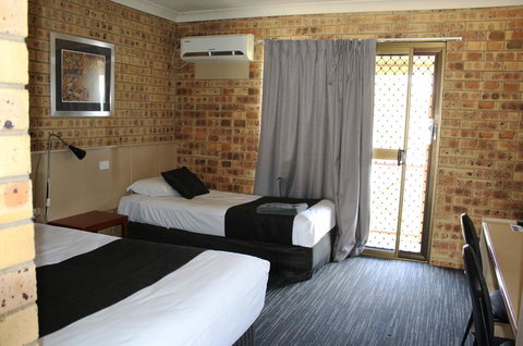 Clermont Country Motor Inn - Accommodation 4U 2