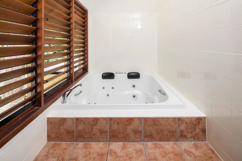 Paradise On The Beach Resort - Accommodation 4U 19