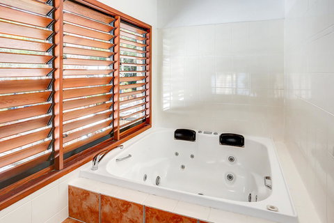 Paradise On The Beach Resort - Accommodation 4U 9