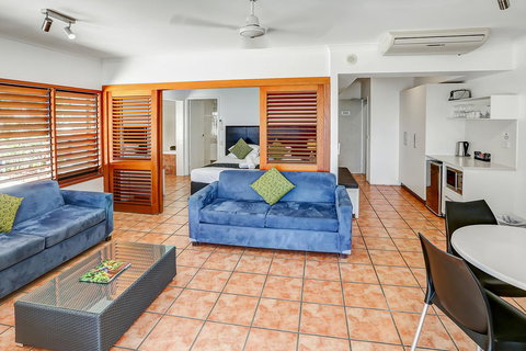 Paradise On The Beach Resort - Accommodation 4U 15