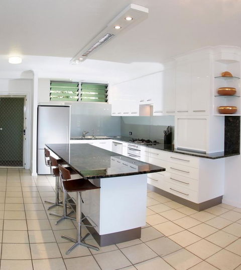 Poinciana 112 - Accommodation 4U 6