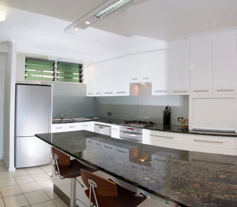 Poinciana 112 - Accommodation 4U 13