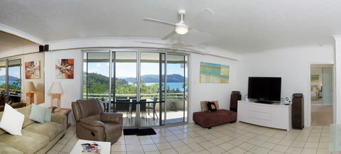 Poinciana 112 - Accommodation 4U 12