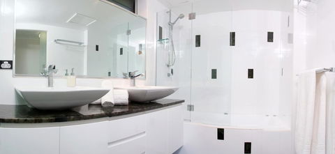 Poinciana 112 - Accommodation 4U 15