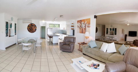 Poinciana 112 - Accommodation 4U 14