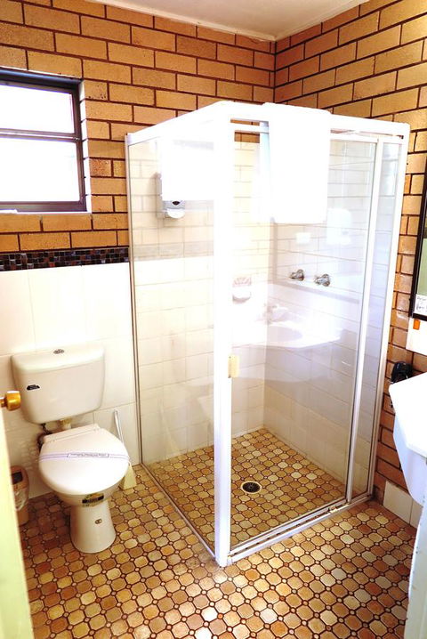 Twin Pines Motel - Accommodation 4U 26
