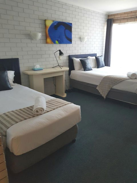 Twin Pines Motel - Accommodation 4U 13