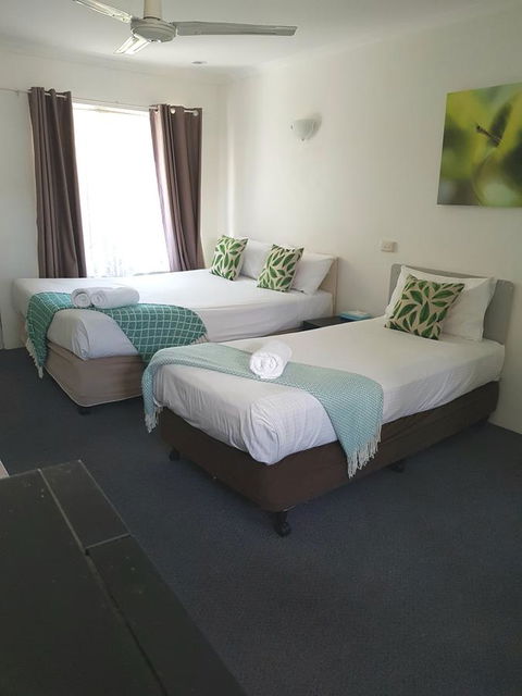 Twin Pines Motel - Accommodation 4U 10