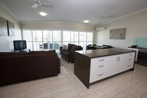 Mariners North Holiday Apartments - Accommodation 4U 28