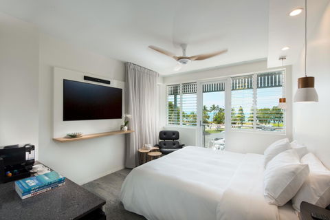 Heart Hotel And Gallery Whitsundays - Accommodation 4U 4
