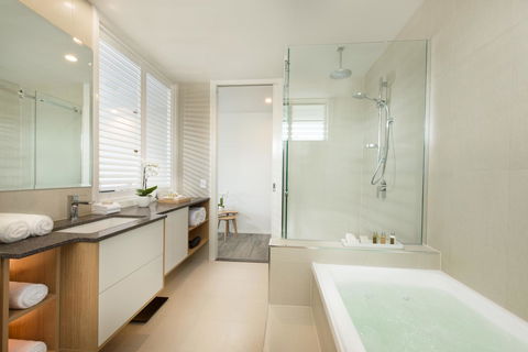 Heart Hotel And Gallery Whitsundays - Accommodation 4U 1
