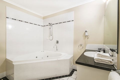 Regal Port Douglas - Accommodation 4U 9