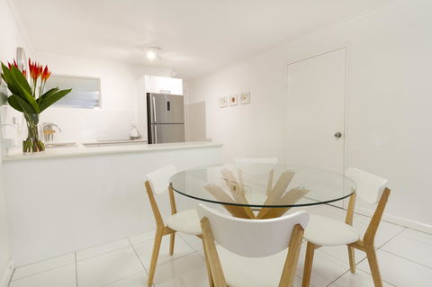 The White House Port Douglas - Accommodation 4U 13
