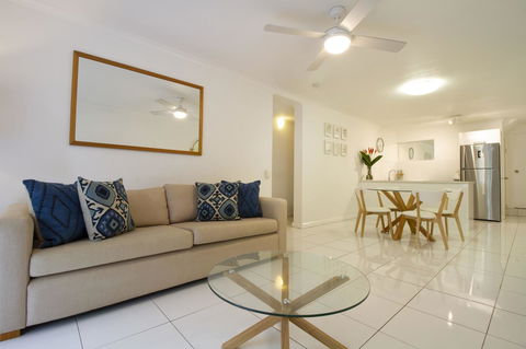 The White House Port Douglas - Accommodation 4U 2