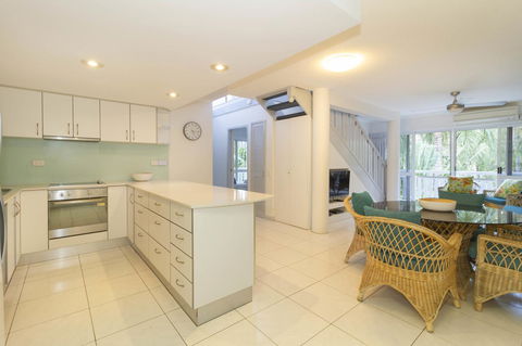 The White House Port Douglas - Accommodation 4U 23