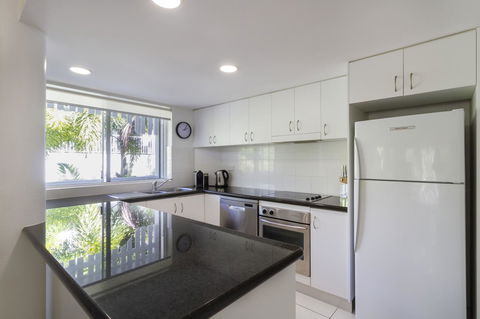 The White House Port Douglas - Accommodation 4U 38