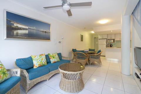 The White House Port Douglas - Accommodation 4U 24