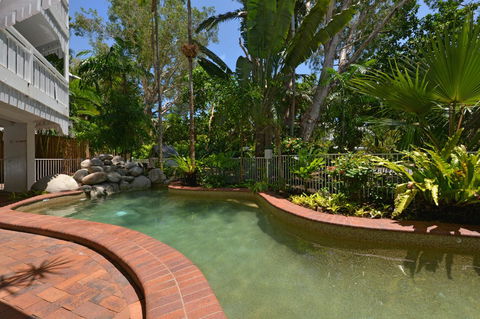 The White House Port Douglas - Accommodation 4U 17