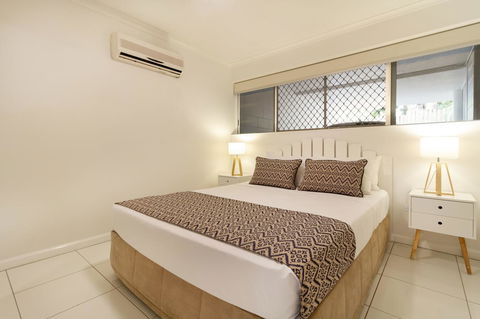The White House Port Douglas - Accommodation 4U 8