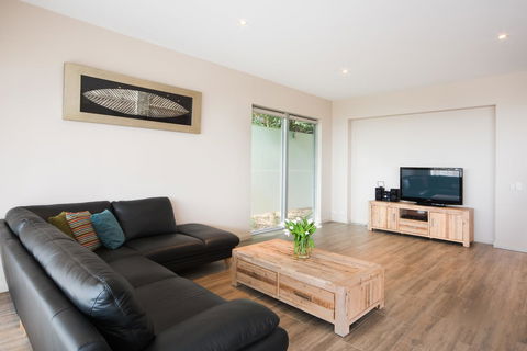 Whitsunday Reflections - Accommodation 4U 9