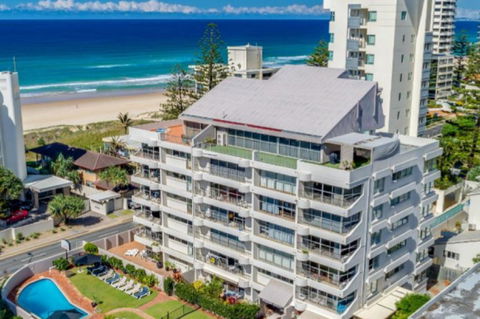 Surfers Chalet - Accommodation 4U 9