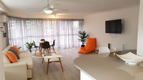 Surfers Chalet - Accommodation 4U 11