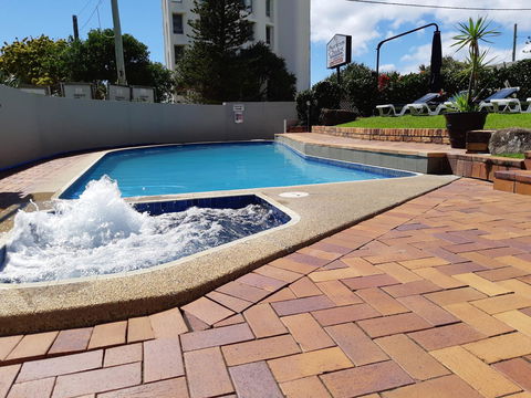 Surfers Chalet - Accommodation 4U 3