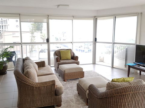 Surfers Chalet - Accommodation 4U 32