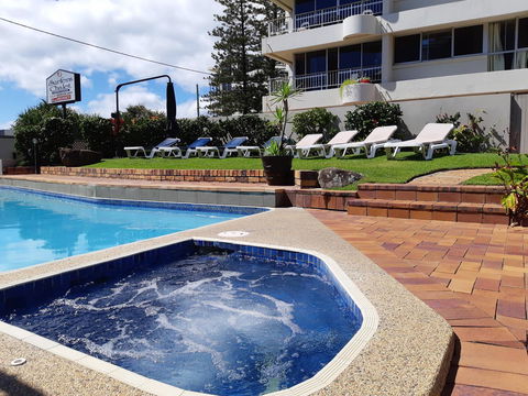 Surfers Chalet - Accommodation 4U 6