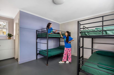 Backpackers In Paradise 18-35 Hostel - Accommodation 4U 3