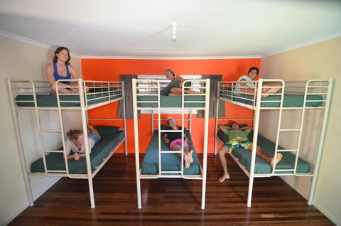Backpackers In Paradise 18-35 Hostel - Accommodation 4U 21