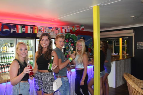 Backpackers In Paradise 18-35 Hostel - Accommodation 4U 30