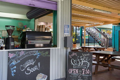 Backpackers In Paradise 18-35 Hostel - Accommodation 4U 23