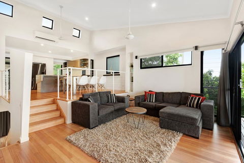 Shorelines - Accommodation 4U 12