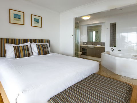 Shorelines - Accommodation 4U 41